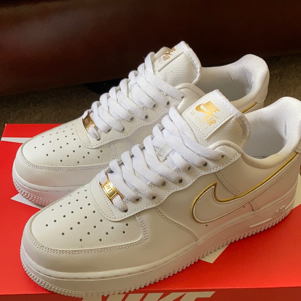 Women’s Air Force 1 07 ESS 'Metallic Gold'